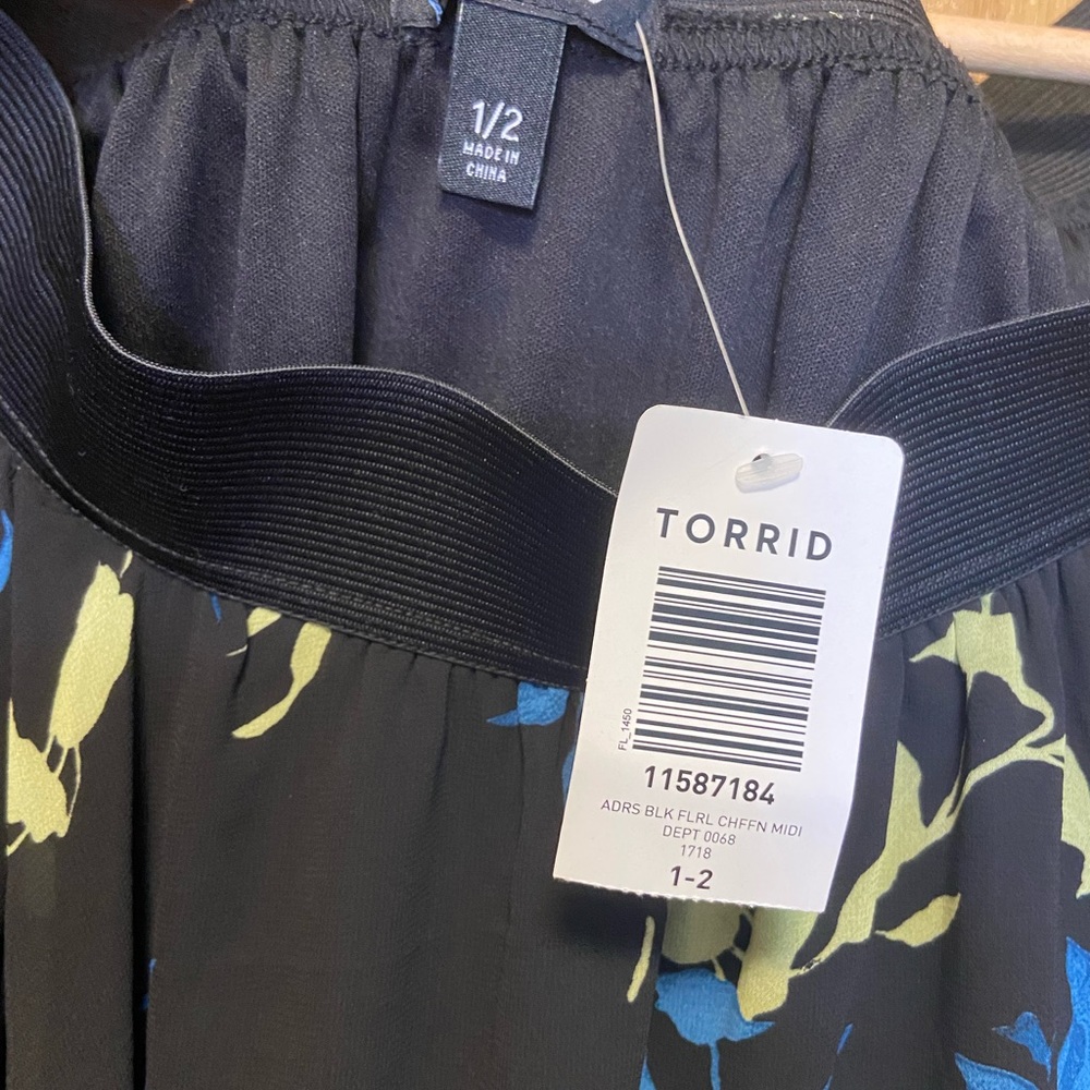 🆕 NWT Torrid floral skirt - Picture 3 of 3